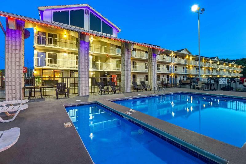 Briarstone Inn pool area at dusk, with the lit pool and illuminated exterior corridors